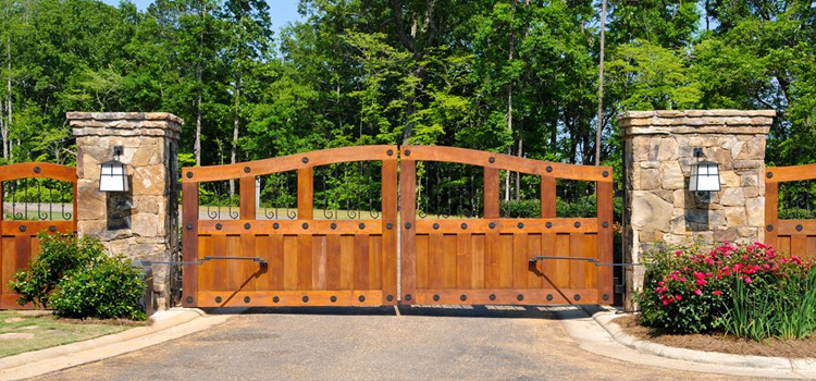 Wooden Driveway Gate Repair Agua Dulce